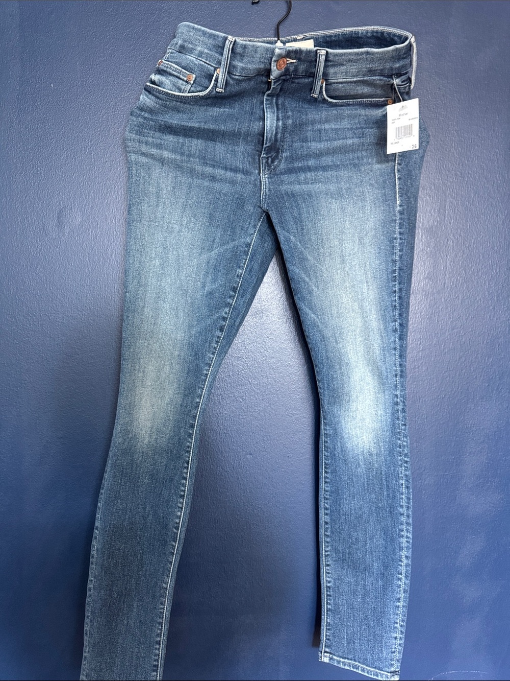 NWT. MOTHER Skinny Jeans in Medium Blue Wash
